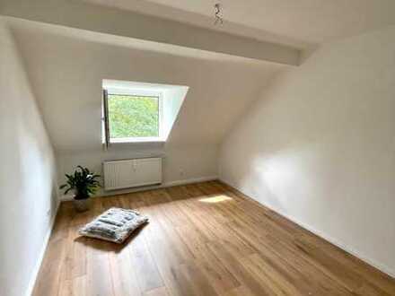 Erstbezug nach Sanierung - Helle Dachgeschosswohnung in Holsterhausen