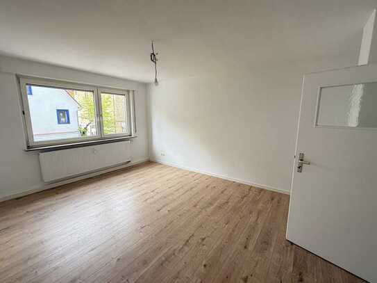 * Erstbezug n. Sanierung! Tolle 3-Zi.-Whg. mit kl. Balkon und EBK * opt. Garage * in Gablenberg *