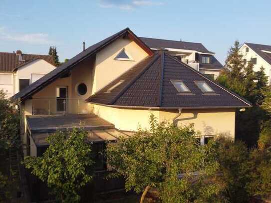 Freistehendes großzügeges Einfamilienhaus in Idylische und Zentrale Lage nähe Städtische Kliniken