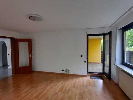 Stilvolle, gepflegte 3,5-Zimmer-Hochparterre-Wohnung mit Balkon und EBK in Waiblingen