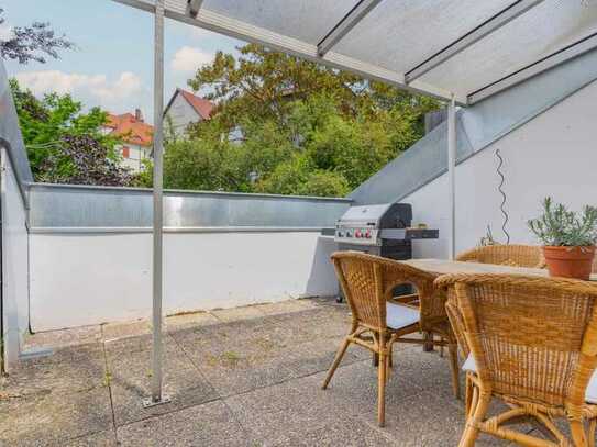 STOLZ Immobilien: Am Fuße der Weinberge mit Dachterrasse & Panoramablick