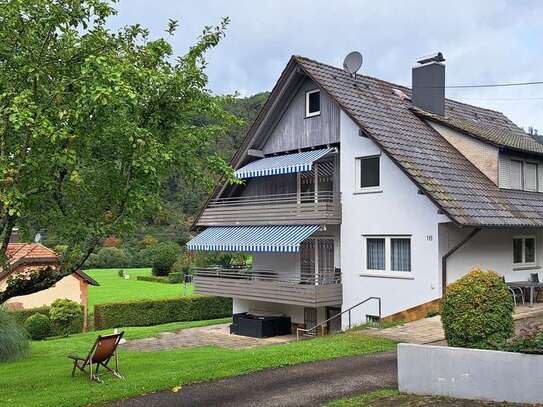 4-Raum-Wohnung mit EBK, Balkon, Garage und viel Stauraum in eigenem Schopf in Wolfach-Kirnbach