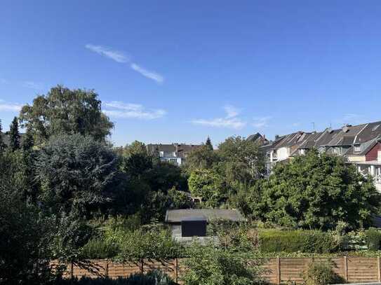 Erstbezug nach Sanierung - Tolle 3-Zimmer-Wohnung in Bilk/Flehe mit Balkon und Blick ins Grüne