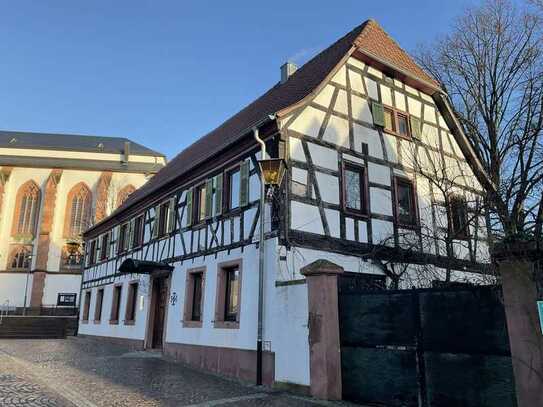 Historische, denkmalgeschützte Immobilie im Herzen von Kandel, Nähe St. Georgskirche