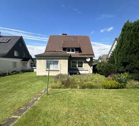 * Uslar * Ein- / Zweifamilienhaus * Wfl. ca. 144 m² * GS ca. 723 m² * Garage *