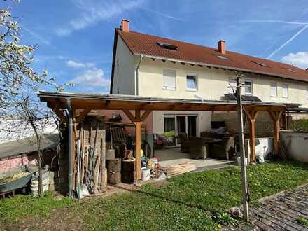 Reiheneckhaus in ruhiger Feldrandlange von FT-Flomersheim mit traumhafter Aussicht