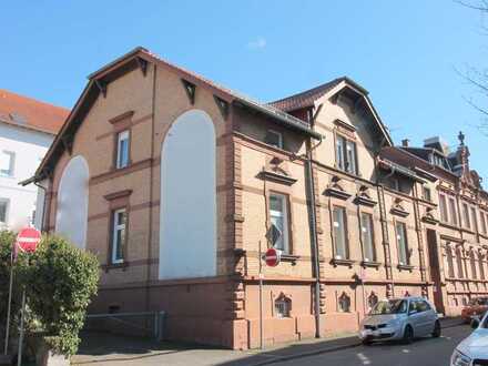 Außergewöhnliches 2-Familienhaus - Jugendstil - in zentraler Lage mit Garage
