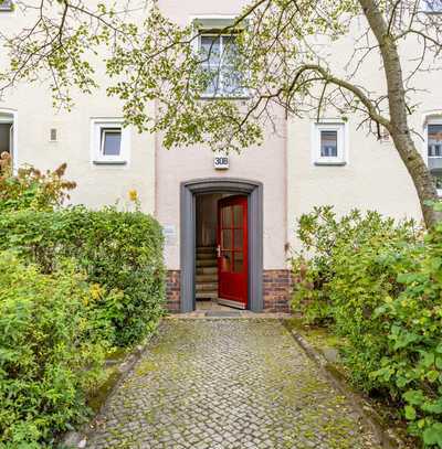 Quietly situated 1 Bedroom (2 Zimmer) apartment with balcony close to Hermannstraße