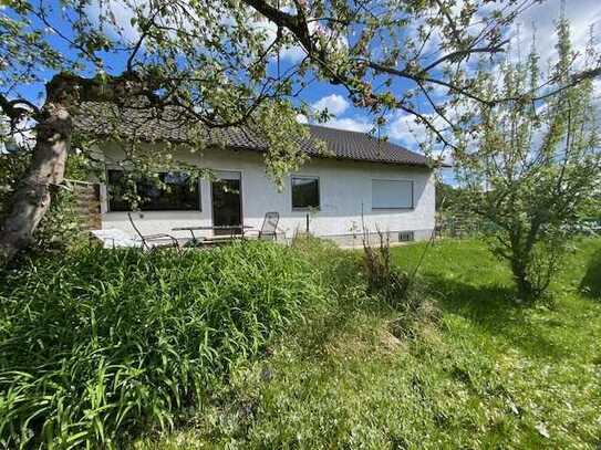 Bungalow mit Ausbaureserve und herrlichem Blick in Essinger Ortsrandlage