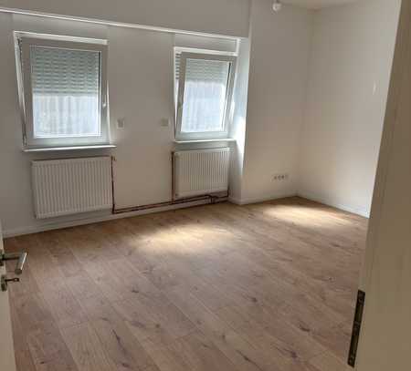 2-Zi,Apartment in EG, Nähe Frankfurt-Offenbach-Hanau,Neu Saniert ,Sofort Frei .