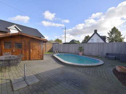 ***Günhoven-***Deine kleine RUHEOASE*EFH mit Garagen , Innenhof und Pool***