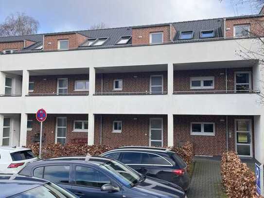 Moderne und energieeffiziente 2,5 Zimmer Terrassenwohnung mit Einbauküche und Stellplatz