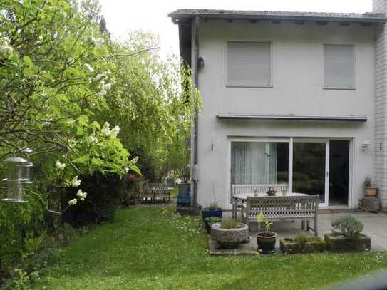 VHB !! Familien-Doppelhaushälfte mit Platz direkt am Wald gelegen im Schindeldorf & Garage