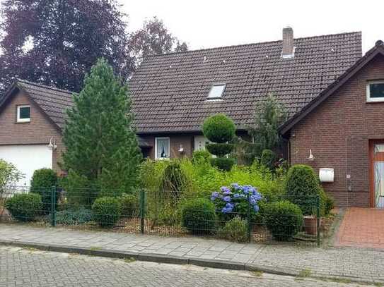 Familienhaus | barrierefreies Wohnen | Stellplatz für großes Wohnmobil | 2 Garagen | sonniger Garten