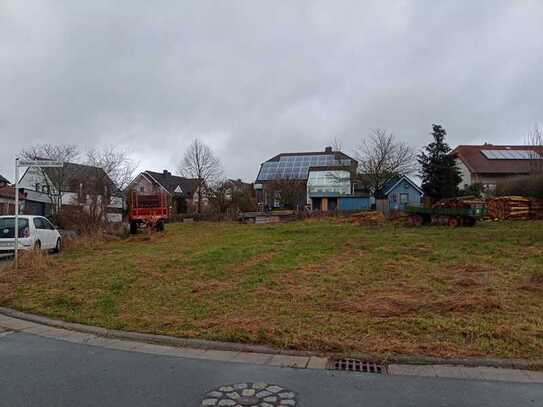 unbebautes Eckgrundstück für Einfamilienhaus