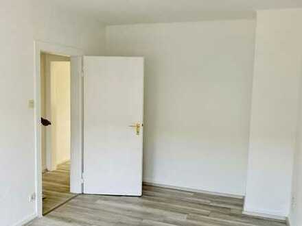 Frisch renovierte 2-Zimmer-Wohnung mit Balkon in Krefeld