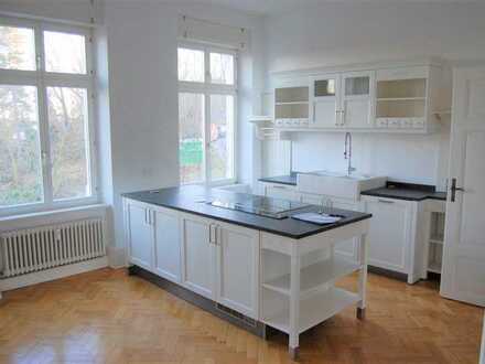 Bel Etage mit Rheinblick!
