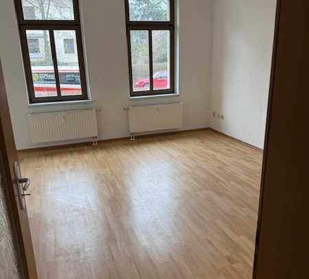 * 1 Monat kaltmietfrei * 2R-Wohnung mit großem Balkon und Wannenbad