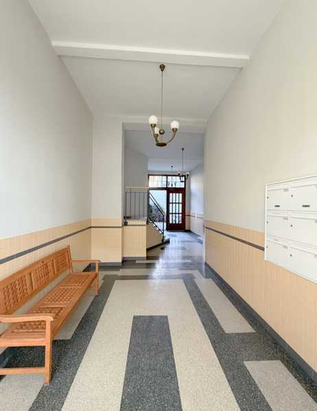 Stilvolle Altbaueinheit am Rotkreuzplatz – flexibel gestaltbar, einzigartig gelegen