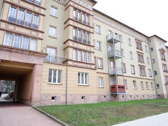 Zu Fuß in die City* Balkon* Tageslichtbad* Stellplatz mgl.* u.v.m.