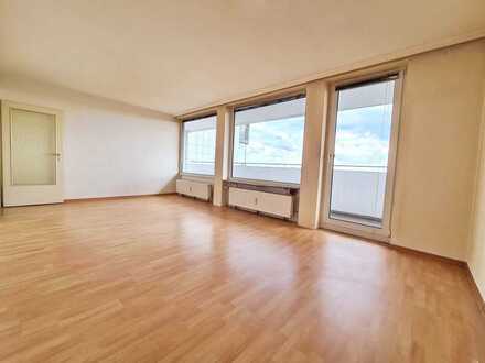 ++ GOßE WOHNEINHEIT MIT AUSBLICK ... INKL. BALKON UND AUFZUG ++