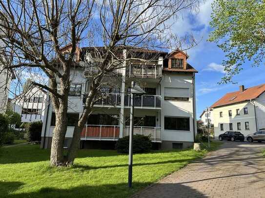 In grüner Umgebung - 2-Raum-Eigentumswohnung mit geräumigen Balkon und Stellplatz