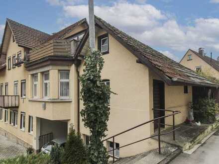 Familientraum in Bad Urach: Gepflegtes MFH mit 3 WE in ruhiger Lage