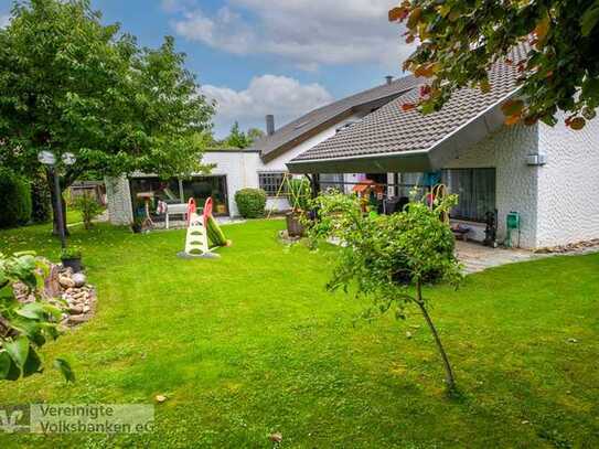 Platz für die ganze Familie mit traumhaftem Garten in Sindelfingen!