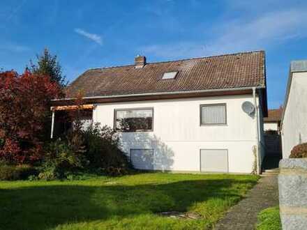 Idyllisches Einfamilienhaus mit großem Grundstück und geräumiger Garage