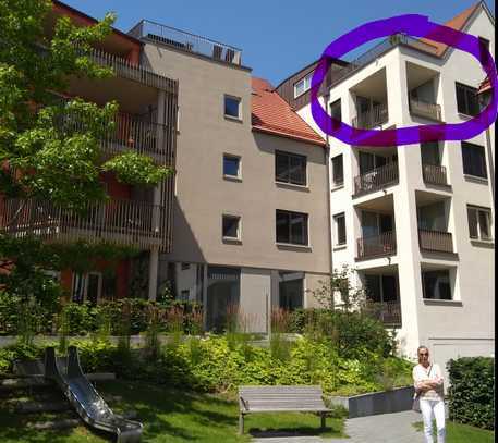 Helle 3-Raum-Wohnung mit gehobener Ausstattung incl. Loggia und EBK - zentrale, ruhige Altstadtlage