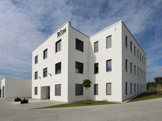 Modernes Bürogebäude mit Werkstatt im Gewerbegebiet Kösching
