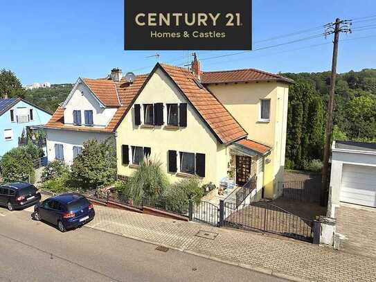 Attraktives Einfamilienhaus mit Balkon mit traumhaftem Ausblick und Doppelgarage in Bischmisheim