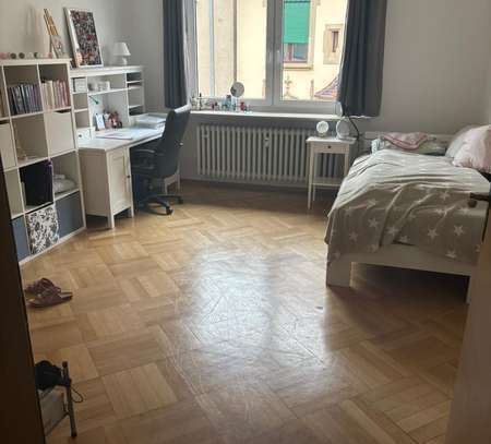 Helle 4-Zimmer-Wohnung mit zwei Balkonen zentral gelegen