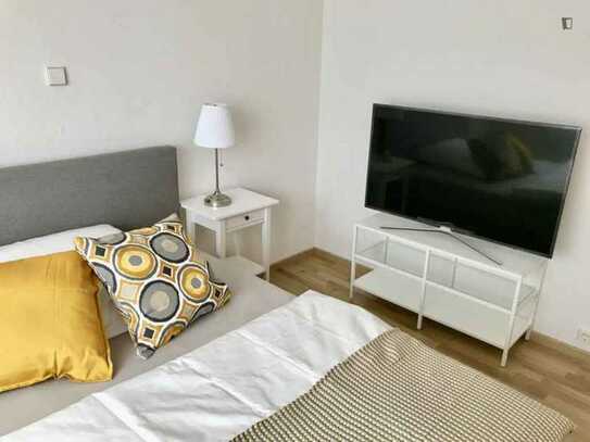 Comfy single bedroom in a 3-bedroom apartment in Stuttgart