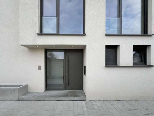 Erstbezug Neubau Reihenendhaus +++ hohe Privatsphäre +++ Wärmepumpe +++ KNX-System