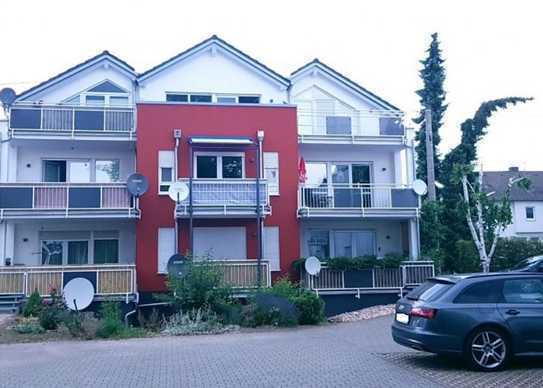 gepflegte 1 Zimmer Wohnung mit Dachterrasse und Einbauküche