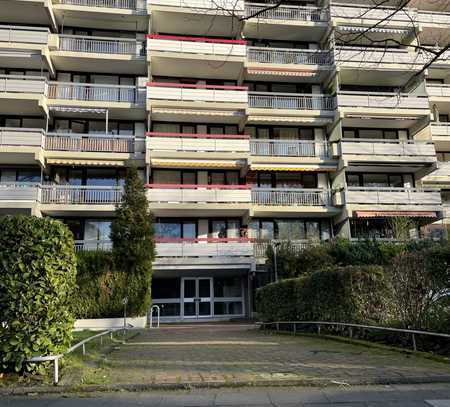 Klasse 3-Zim. Wohnung mit EBK in Köln Weiden. 3 min. Zufluss zum Rheincenter &. zu öffl. Verkehrsm