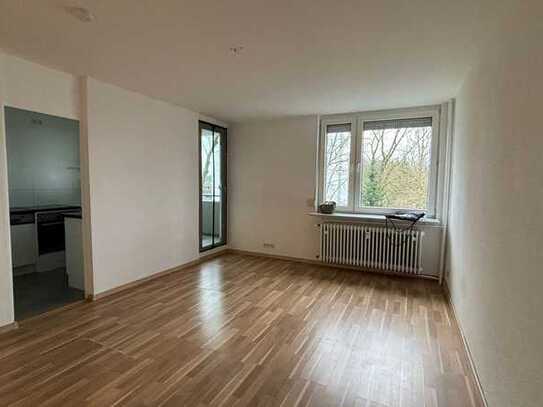 Modernisierte 2-Zimmer-Wohnung mit Einbauküche und Balkon in Ulm