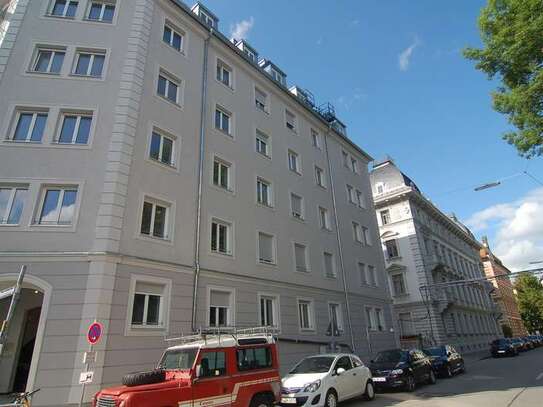 Bestens ausgestattete 3-Zimmer-Wohnung mit Loggia in Maxvorstadt!