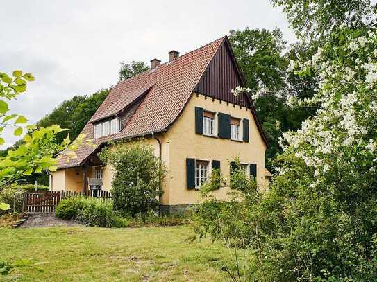 Charmantes ehemaliges Forsthaus mit großem Garten und vielseitigem Raumangebot