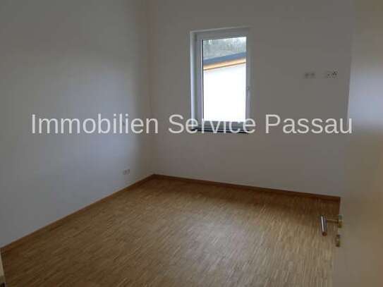 Große 3-Zimmer-Wohnung in Tittling-Enzersdorf mit Terrasse und Gartenanteil.