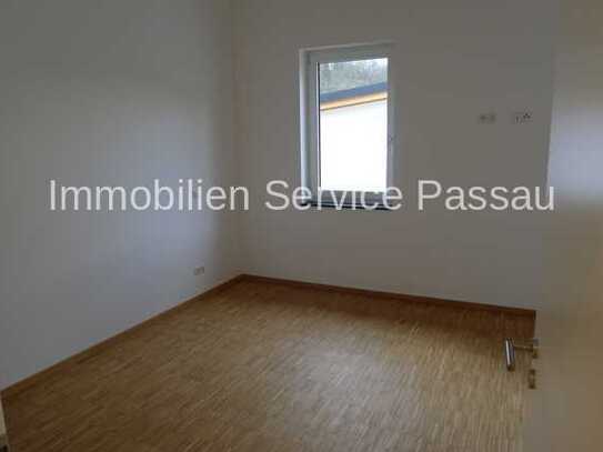 Große 3-Zimmer-Wohnung in Tittling-Enzersdorf mit Terrasse und Gartenanteil.