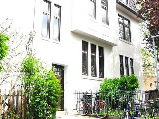 VON PRIVAT: Herrlich ruhige 2-Zimmer-Altbauwohnung mit Balkon und Gartennutzung im Herzen Bremens.