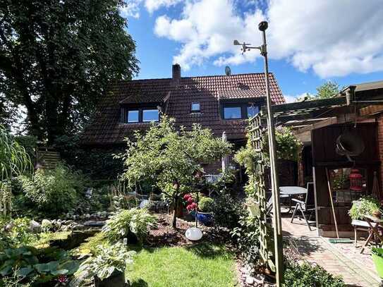 Kirchhatten - charmantes, kleines Haus mit traumhaften Garten, Nebengebäude, Garage + Carport!