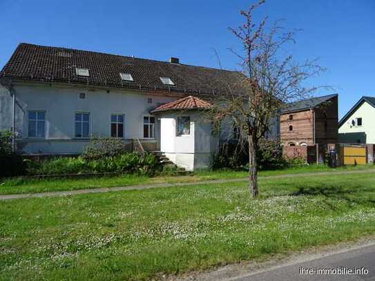 Gransee-Neulögow: Vierseitenhof auf ca. 7.660 m² Grundstück, nahe der Uckermärkischen Seenlandschaft