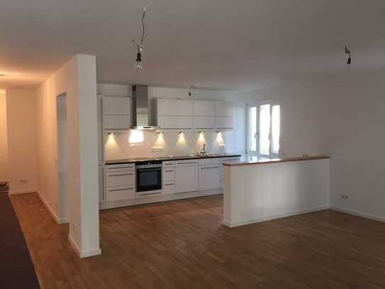 Exklusive, geräumige 2-Zi.-Wohnung mit Einbauküche und TG in Nymphenburg, München