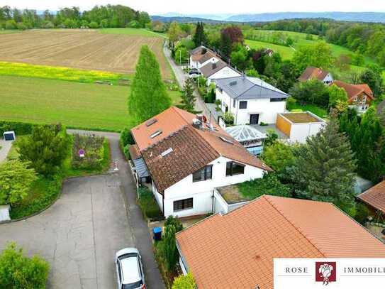 Handwerker aufgepasst!
Renovierungsbedürftige DHH mit Duplex-GA in toller Lage von Remshalden-Buoch