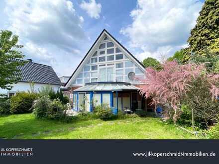 GERÄUMIGES ZWEIFAMILIENHAUS MIT GROSSEM GARTEN