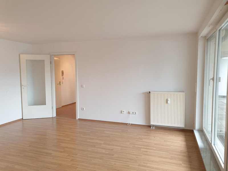 Porz, schöne, ruhige 2 Zimmer, Wannenbad, Küche, großer Balkon, TG-Stellplatz