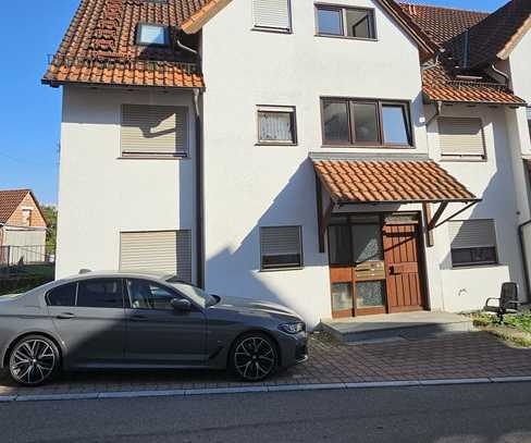 Stilvolle, gepflegte 2-Zimmer-Wohnung mit Balkon und EBK in Berglen-Öschelbronn